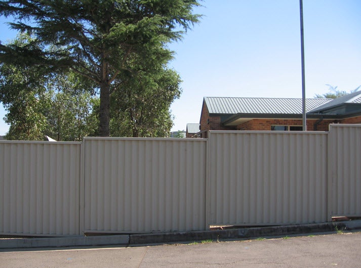 External fence, Sydney IRH (looking in to the facility)